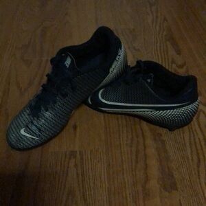 NIKE MERC SOCCER CLEATES